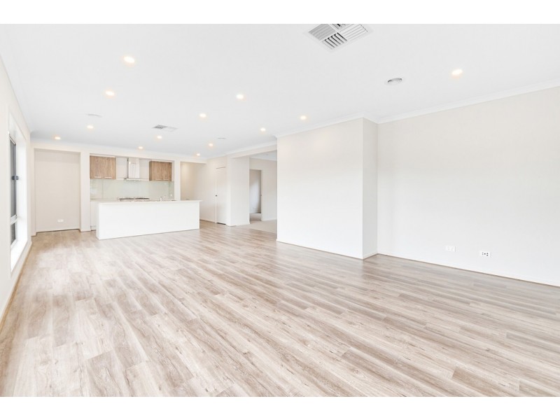 18 Powlett Drive, Clyde VIC 3978