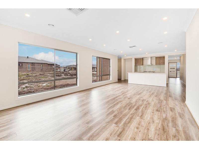 18 Powlett Drive, Clyde VIC 3978