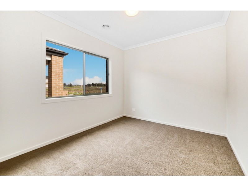 18 Powlett Drive, Clyde VIC 3978