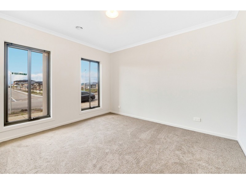 18 Powlett Drive, Clyde VIC 3978