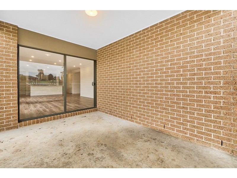 18 Powlett Drive, Clyde VIC 3978