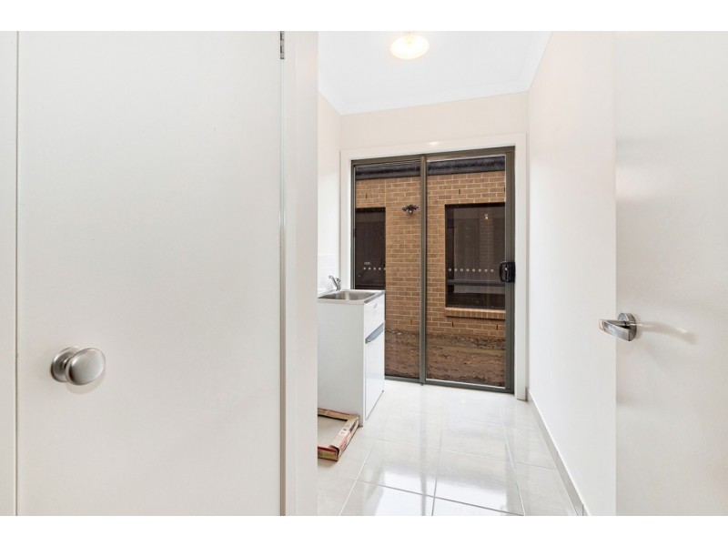 18 Powlett Drive, Clyde VIC 3978