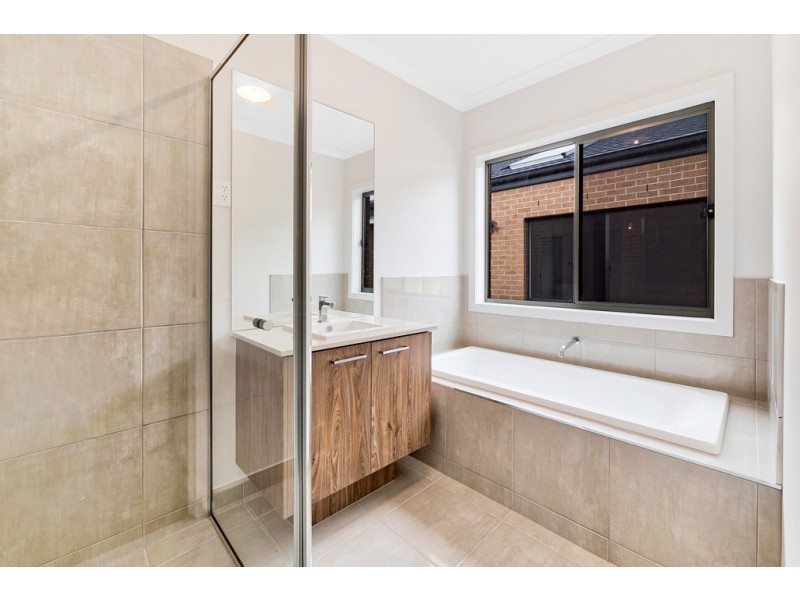 18 Powlett Drive, Clyde VIC 3978