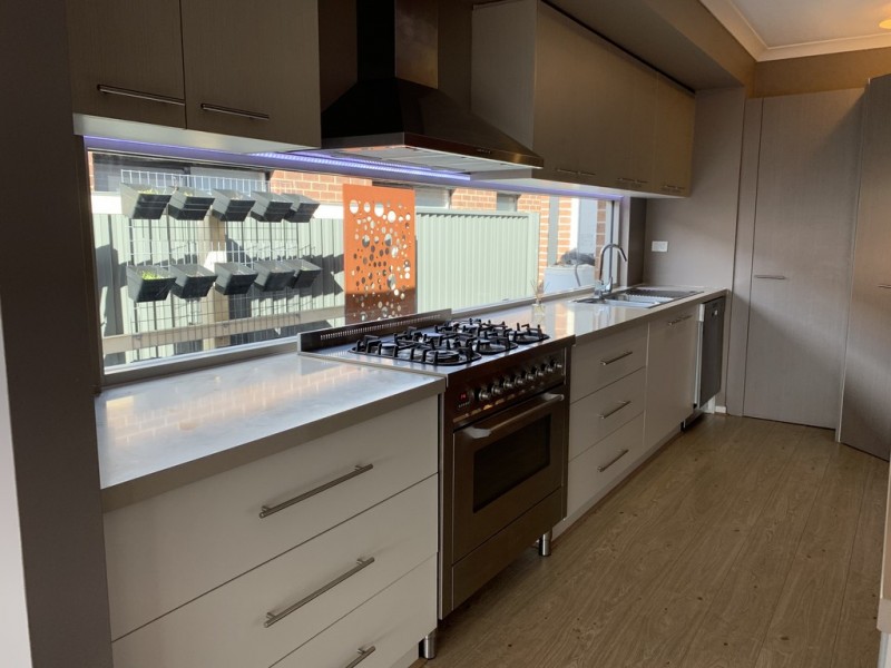 6 Clarence Place, Cranbourne East VIC 3977