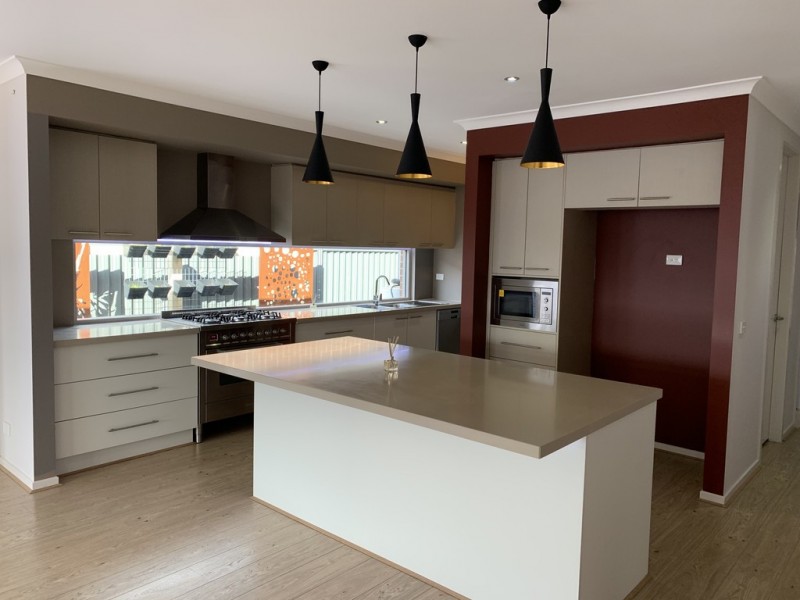 6 Clarence Place, Cranbourne East VIC 3977