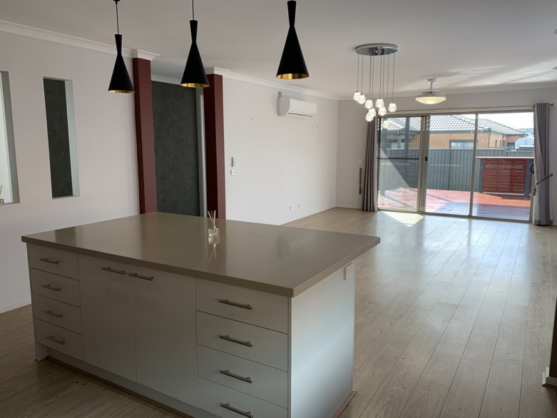 6 Clarence Place, Cranbourne East VIC 3977