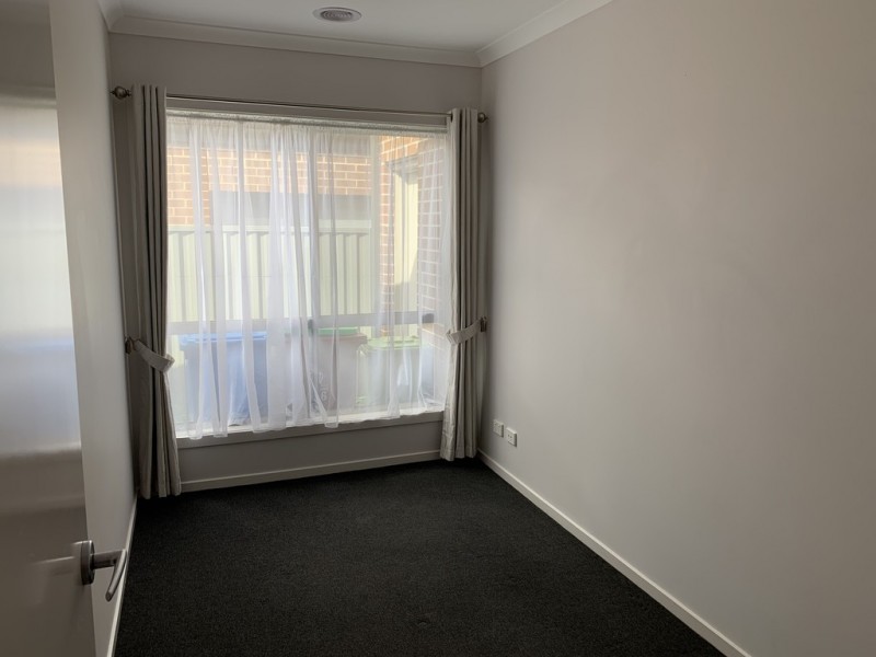 6 Clarence Place, Cranbourne East VIC 3977