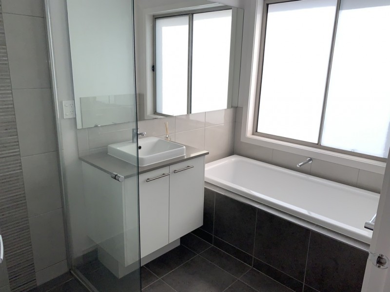 6 Clarence Place, Cranbourne East VIC 3977