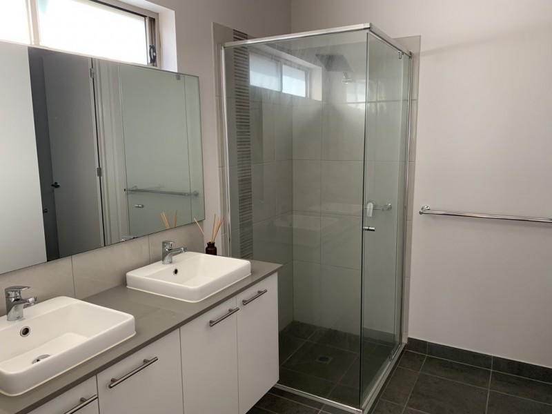 6 Clarence Place, Cranbourne East VIC 3977