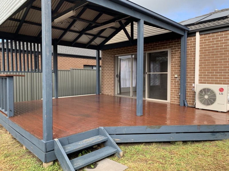 6 Clarence Place, Cranbourne East VIC 3977