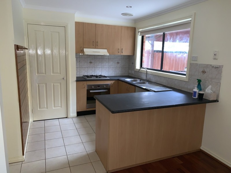 10 Jaye Place, Cranbourne West VIC 3977