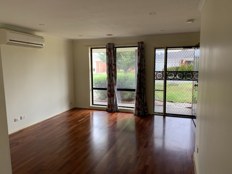 10 Jaye Place, Cranbourne West VIC 3977