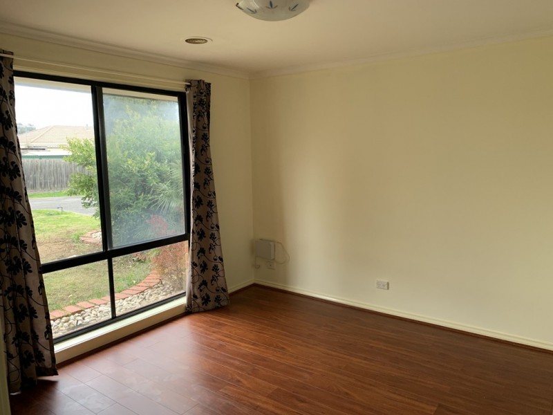 10 Jaye Place, Cranbourne West VIC 3977