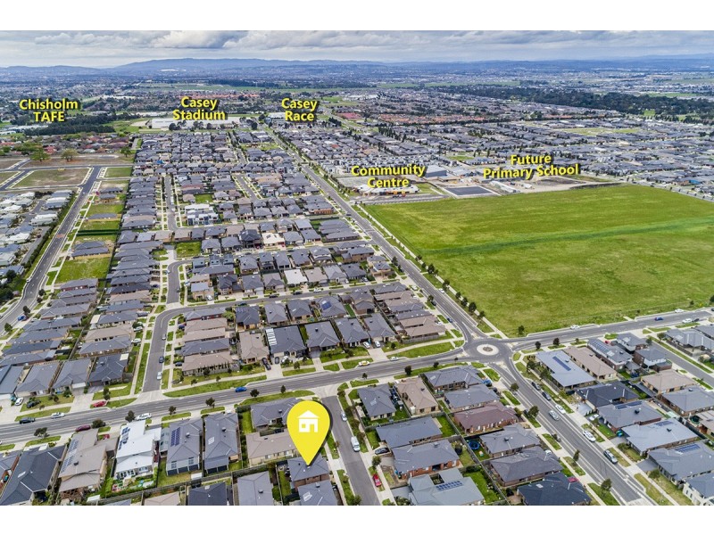 53a Royaloak Crescent, Cranbourne East VIC 3977