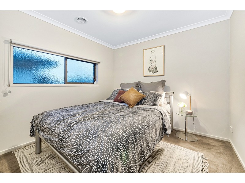 53a Royaloak Crescent, Cranbourne East VIC 3977