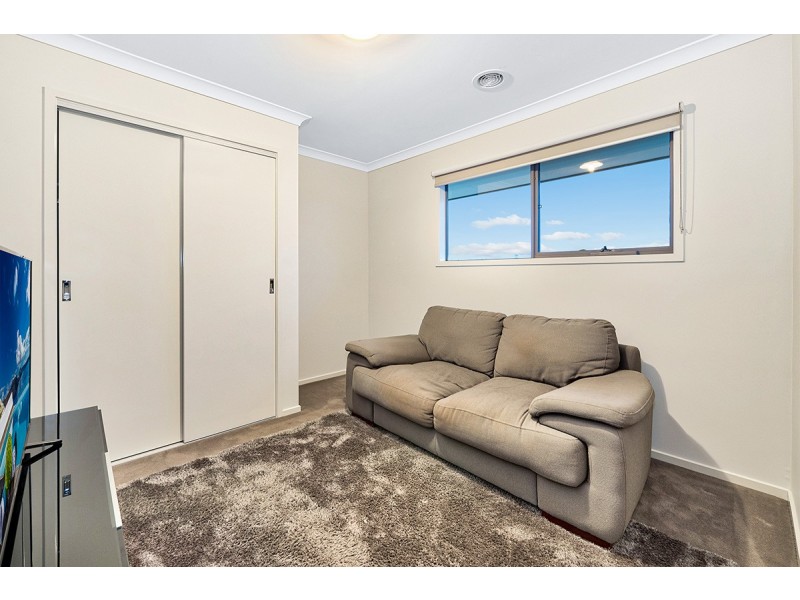 53a Royaloak Crescent, Cranbourne East VIC 3977