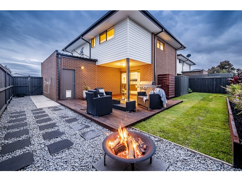 53a Royaloak Crescent, Cranbourne East VIC 3977