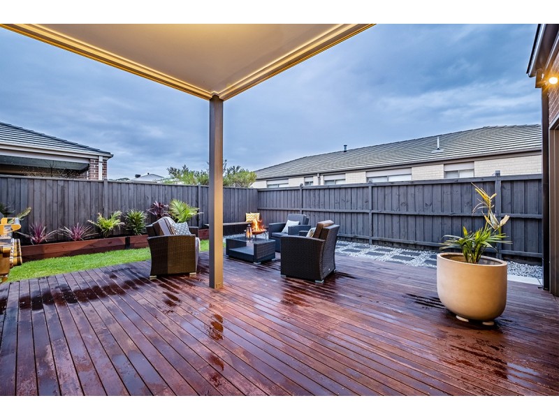 53a Royaloak Crescent, Cranbourne East VIC 3977