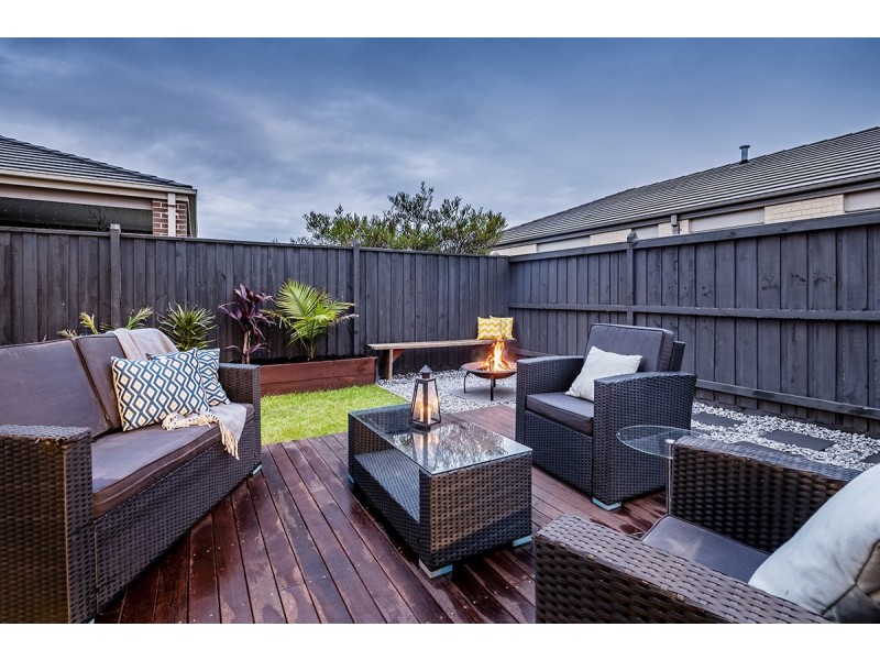 53a Royaloak Crescent, Cranbourne East VIC 3977