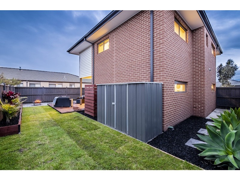 53a Royaloak Crescent, Cranbourne East VIC 3977