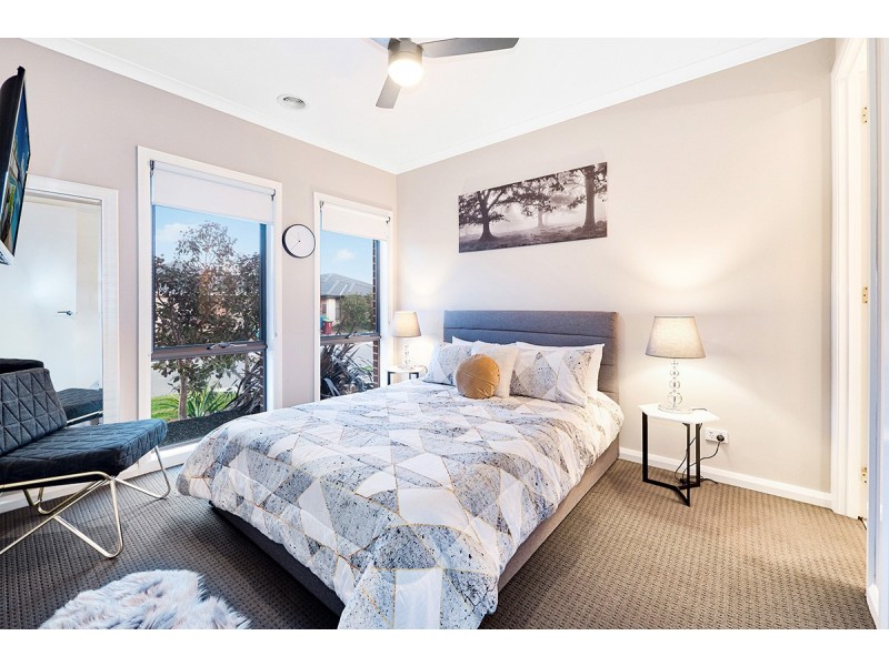 17 Trainers Way, Clyde North VIC 3978