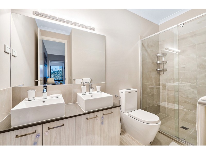 17 Trainers Way, Clyde North VIC 3978