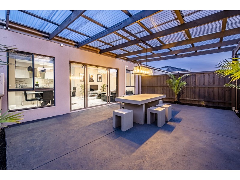 17 Trainers Way, Clyde North VIC 3978