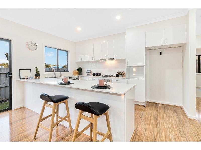 2/77 Springfield Crescent, Hampton Park VIC 3976