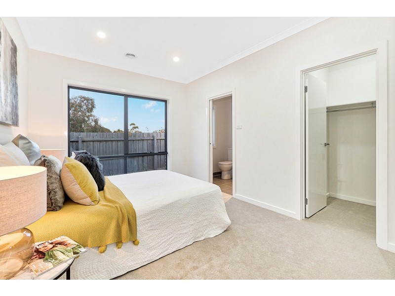 2/77 Springfield Crescent, Hampton Park VIC 3976