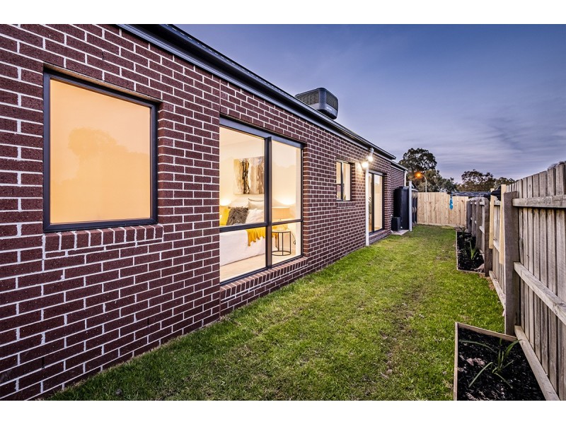 2/77 Springfield Crescent, Hampton Park VIC 3976