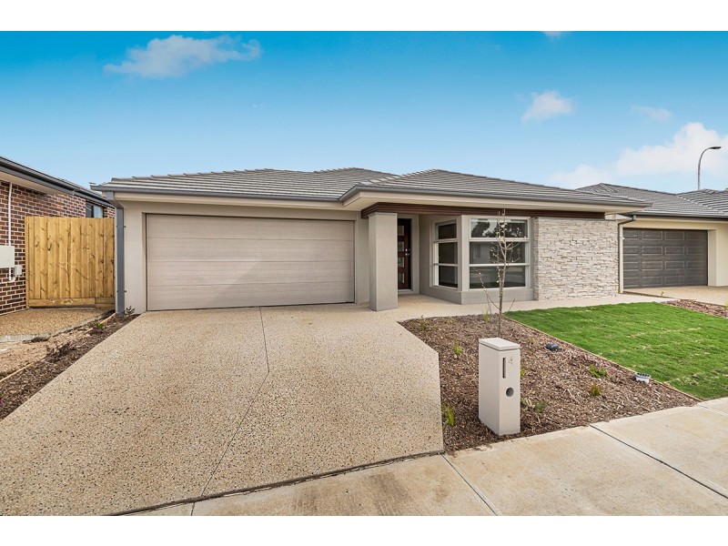 4 Athletic Circuit, Clyde VIC 3978