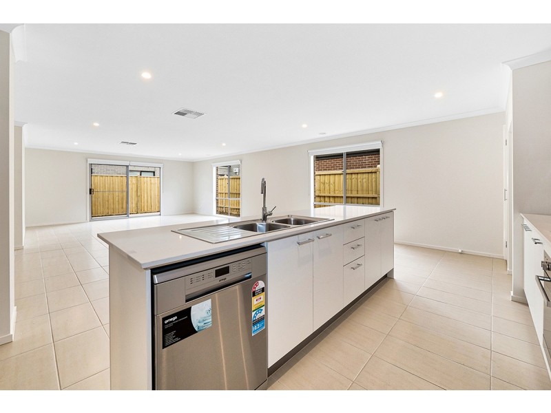 4 Athletic Circuit, Clyde VIC 3978