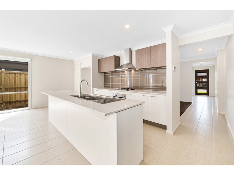 4 Athletic Circuit, Clyde VIC 3978