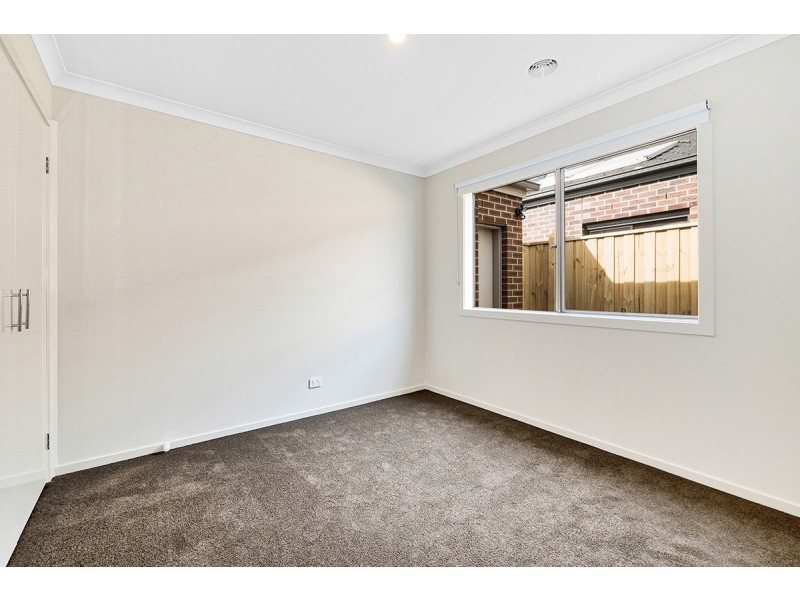 4 Athletic Circuit, Clyde VIC 3978