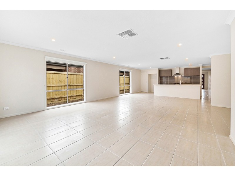 4 Athletic Circuit, Clyde VIC 3978