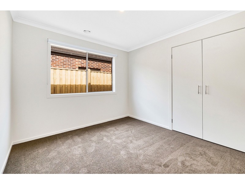 4 Athletic Circuit, Clyde VIC 3978