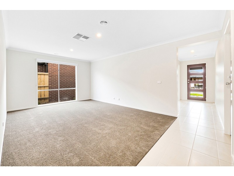 4 Athletic Circuit, Clyde VIC 3978