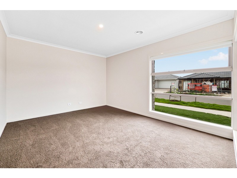 4 Athletic Circuit, Clyde VIC 3978