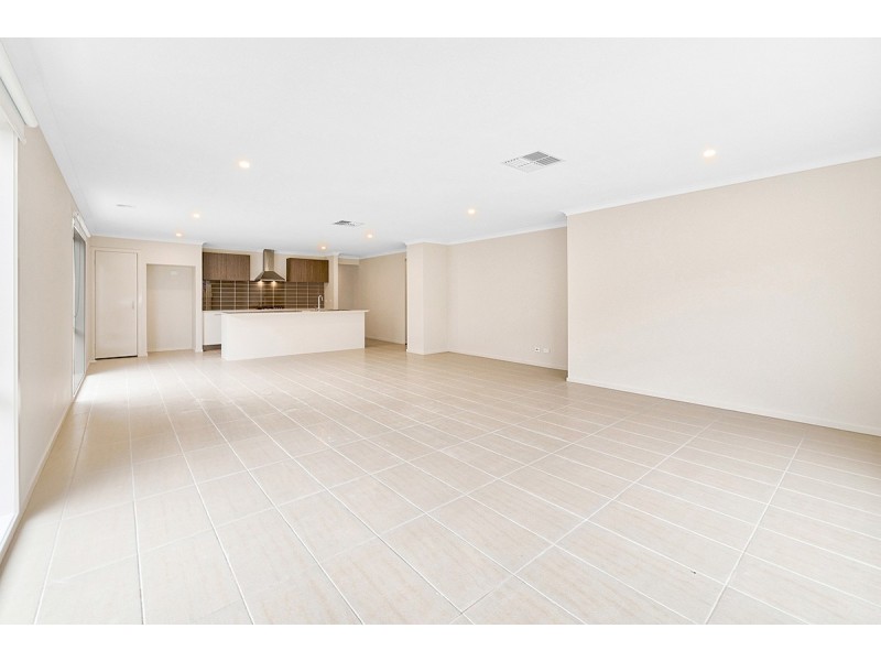 4 Athletic Circuit, Clyde VIC 3978