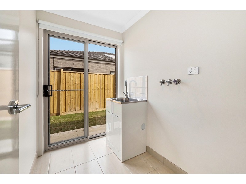 4 Athletic Circuit, Clyde VIC 3978