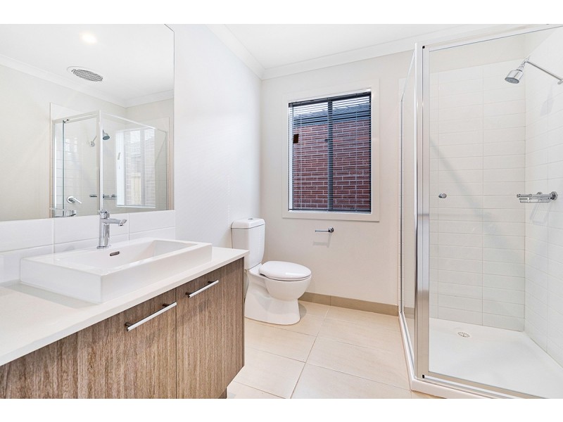 4 Athletic Circuit, Clyde VIC 3978