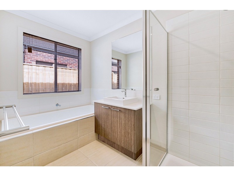 4 Athletic Circuit, Clyde VIC 3978