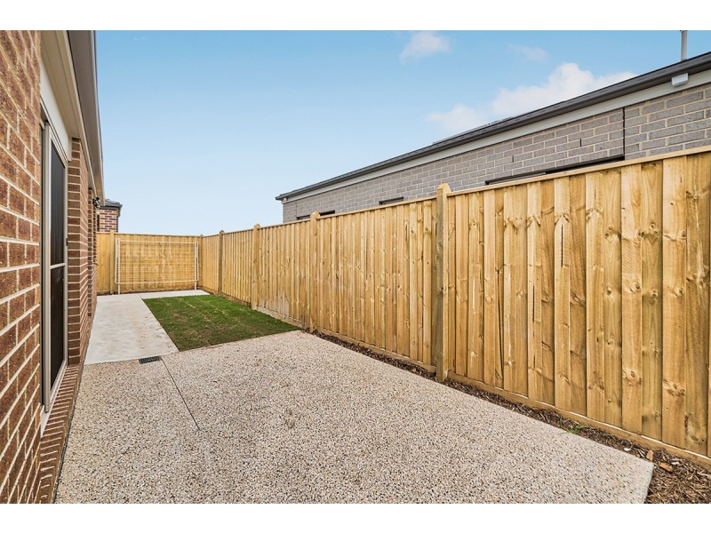 4 Athletic Circuit, Clyde VIC 3978