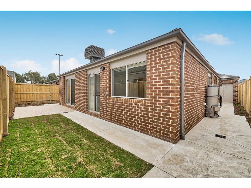 4 Athletic Circuit, Clyde VIC 3978