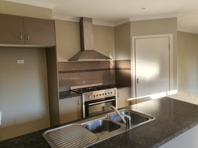 3 San Fratello Street, Clyde North VIC 3978