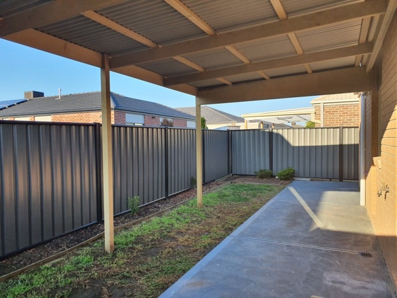 3 San Fratello Street, Clyde North VIC 3978