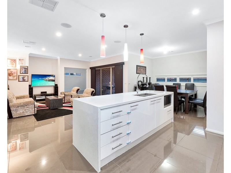 176 Selandra Boulevard, Clyde North VIC 3978