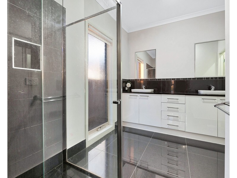 176 Selandra Boulevard, Clyde North VIC 3978