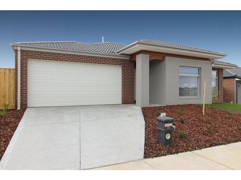 35 Observatory Street, Clyde North VIC 3978
