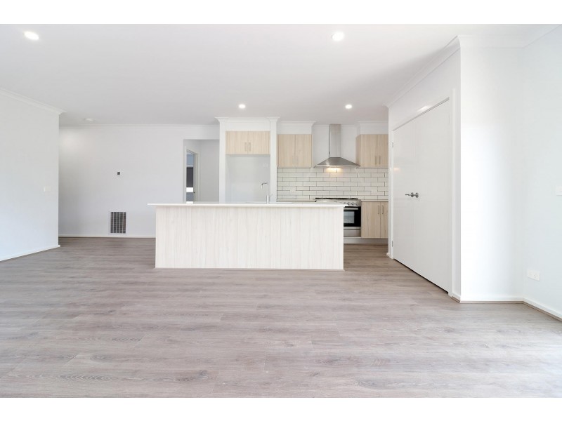 35 Observatory Street, Clyde North VIC 3978